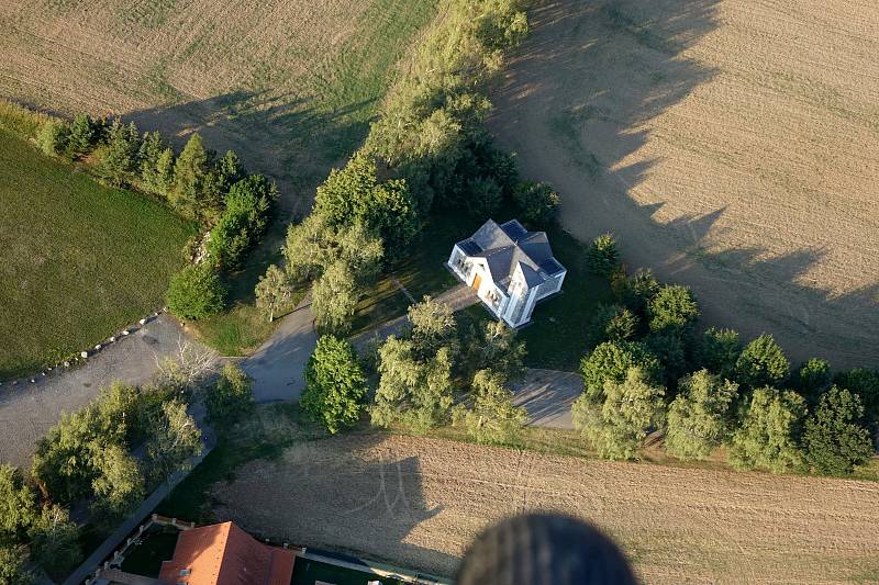 Vyzkoušejte si vzdušný kvíz. Poznáte místa na Blanensku z ptačí perspektivy, nad kterými létal adamovský paraglidista Petr Buchta?