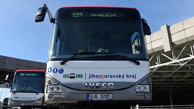 Lidé z Boskovicka i zástupci obcí jsou nazlobení kvůli rušení vlakových a autobusových spojů. A tím komplikovanějšímu cestování do Brna. 
