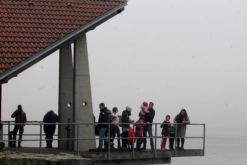 Výlov rybníka Olšovec v Jedovnicích na Blanensku.