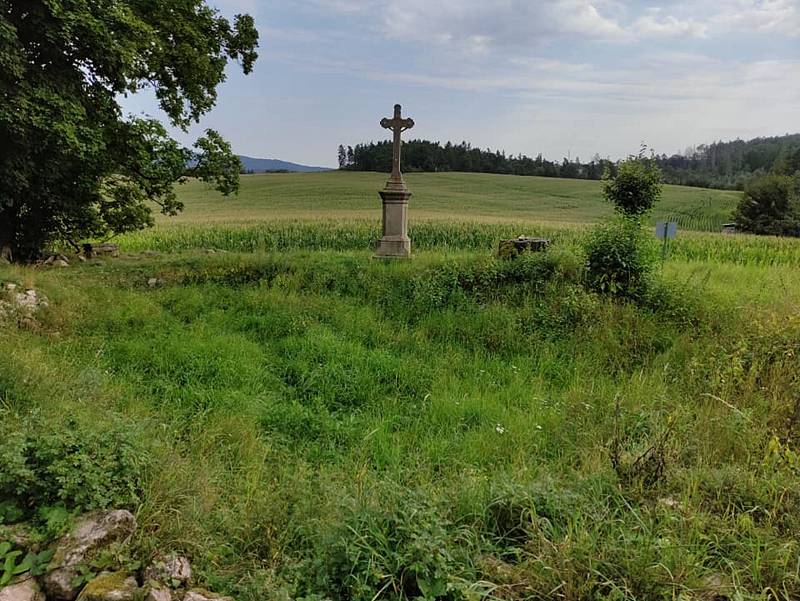 Přírodní památka Malhostovické kopečky zahrnují Malhostovické pecky i území Drásovského kopečku.