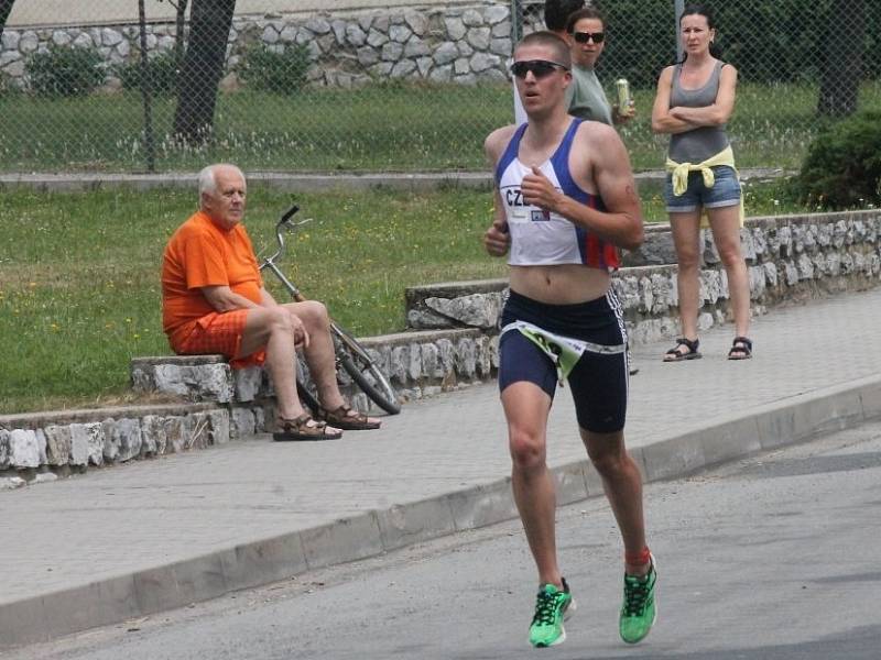 Do Vysočan se po roční pauze vrátil triatlon.