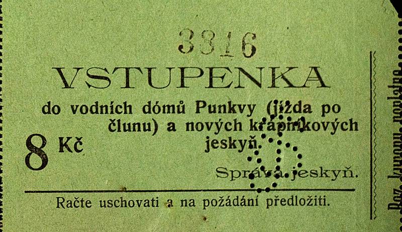Historická vstupenka na vodní plavbu Punkevních jeskyní ze dne 6. července 1925.