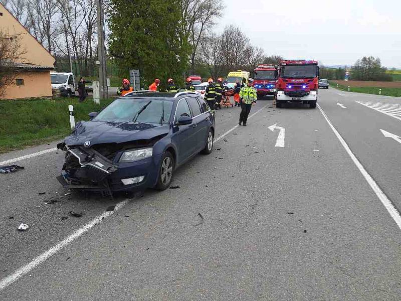 Nehoda na silnici I/43 u obce Krhov.