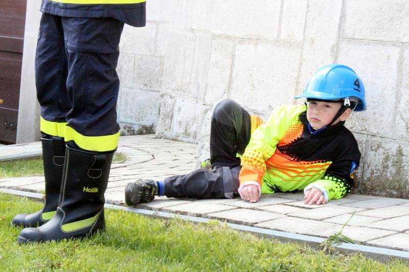 Ve Křtinách se v neděli konala šestnáctá hasičská pouť. Dorazila na ni zhruba čtyřicítka sborů dobrovolných hasičů. Ti předvedli historickou techniku i ukázky zásahů.