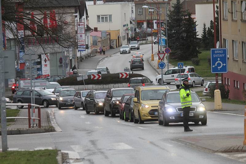 Ve středu začala v Blansku oprava průtahu městem. Objížďky vedou přes centrum.