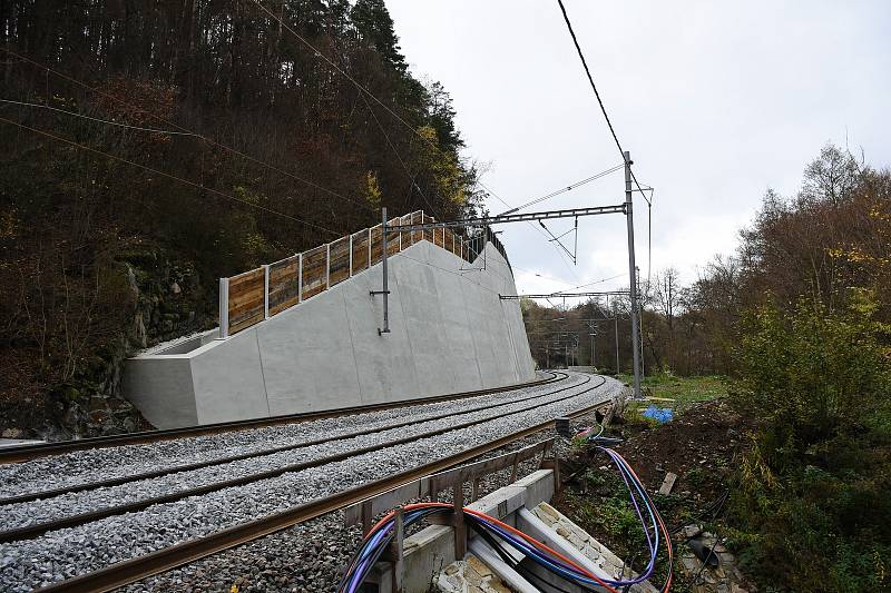 Rekonstrukce železničního koridoru mezi Brnem a Blanskem pokračuje podle plánu. Vlaky tam začnou po roční výluce opět jezdit od 11. prosince.