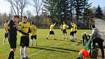 Fotbalisté Rájce-Jestřebí (ve žlutém) v závěrečném zápase podzimní části porazili rezervu Boskovic 5:2.