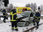Srážka osobního auta s vlakem ve Velkých Opatovicích.