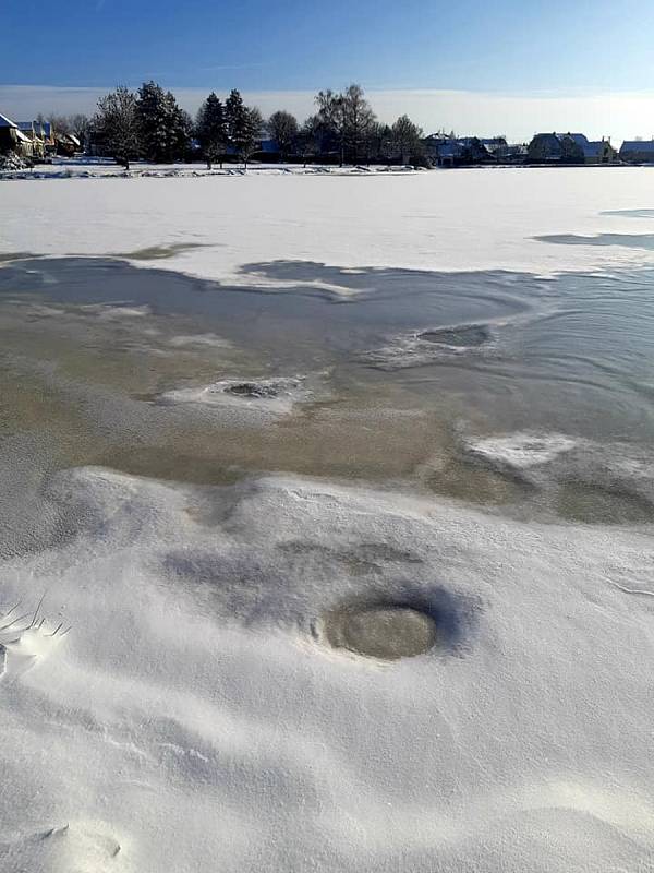 Suchovský rybník je vyhlášený kvalitou své vody během celé letní sezony. V zimě se využívá k ledním sportům.