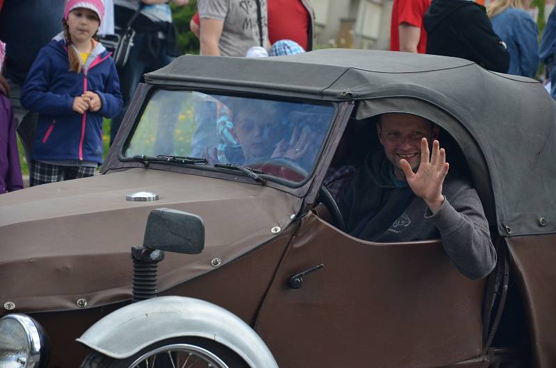 Řidiči legendárních tříkolových vozítek s plátěnou karoserií přijeli o víkendu do Boskovic na tradiční jarní sraz Velorexů. Již podvacáté. 