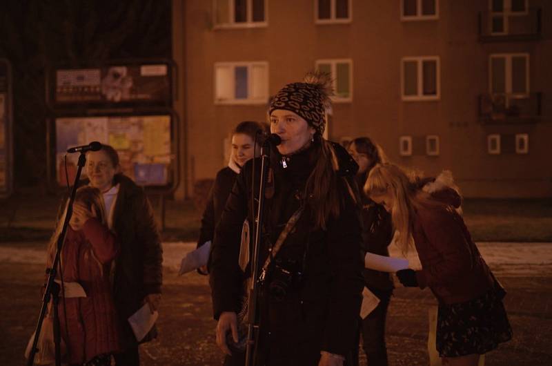 V Blansku se koledy zpívaly na Rožmitálově ulici. Lidé si je notovali se zpěváky ze sboru Martini Band. 
