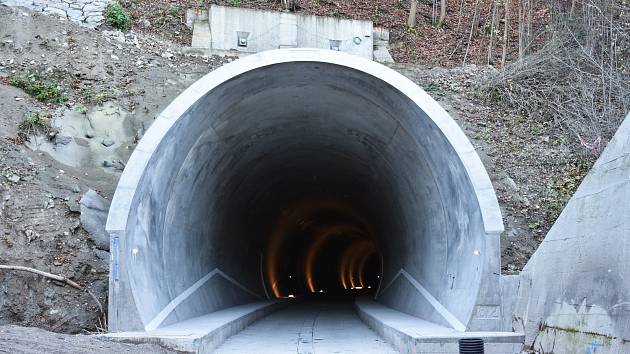 Rekonstrukce železničního koridoru mezi Brnem a Blanskem pokračuje podle plánu. Vlaky tam začnou po roční výluce opět jezdit od 11. prosince.