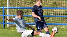 Fotbalisté Blanska (modré dresy) pokračují ve vítězném tažení divizní skupinou D. Na domácím hřišti porazili MSK Břeclav 4:0.