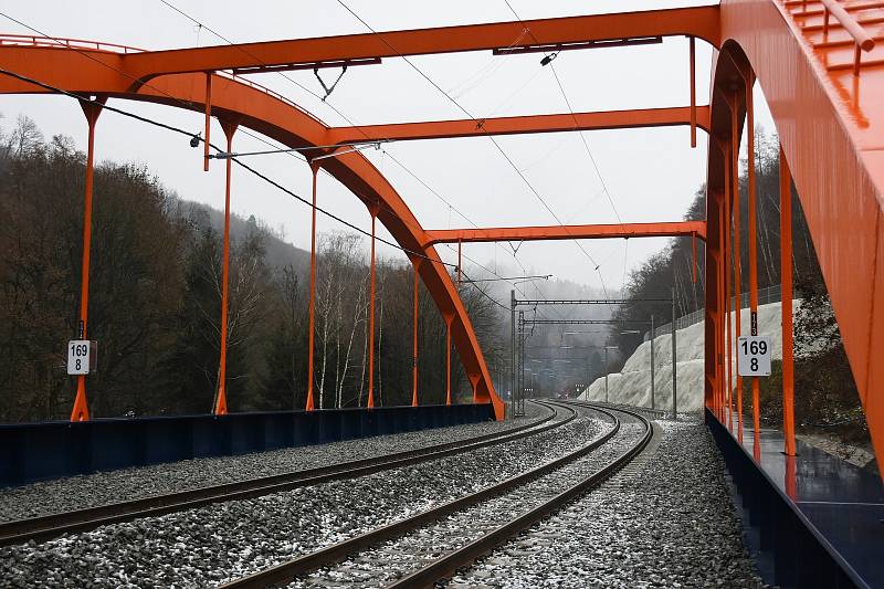 Proměna železničních mostů u Adamova na Blanensku při rekonstrukci železničního koridoru Brno - Blansko.