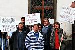 Výprava dvanácti farmářů z Blanenska se ve čtvrtek připojila k protestům zemědělců před poslaneckou sněmovnou.