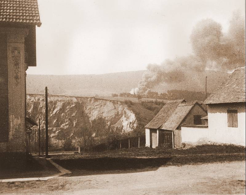 Historické fotografie z druhé světové války upravil Josef Přikryl.