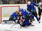 Okresní derby krajské hokejové ligy Boskovice (bílé dresy) - Blansko jasně ovládla domácí Minerva. Dynamiters porazila  vysoko 10:2.