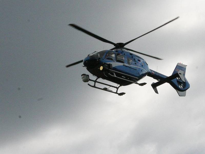 Policejní vrtulník monitoroval silnici smrti vedoucí z Brna do Svitav.