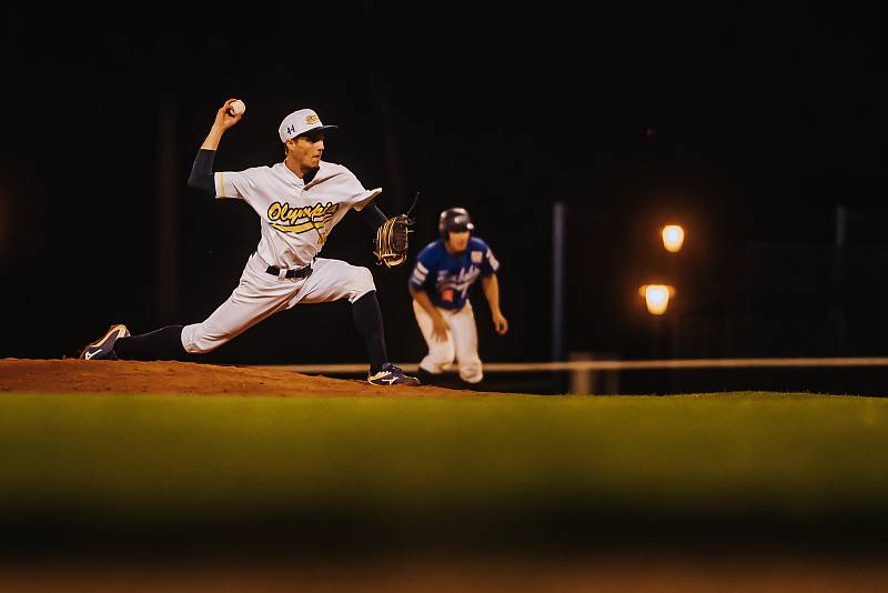 Blanenští baseballisté (v bílém) se zachránili v české extralize, když porazili tým Sokolu Hluboká.