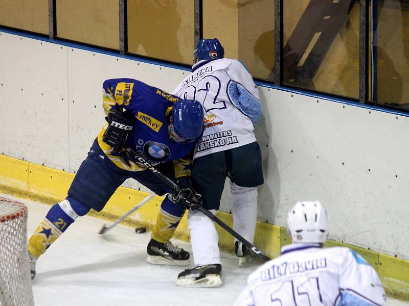 Hokejisté Blanska doma porazili Šternberk 5:2. 