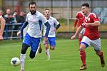 V předposledním podzimním kole Moravskoslezské ligy fotbalisté Blanska porazili (bílé dresy) Uničov 2:1.