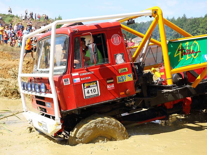 Závod mistrovství republiky v Truck Trialu v pískovně u Kunštátu opět nabídl mimořádně dramatické situace.