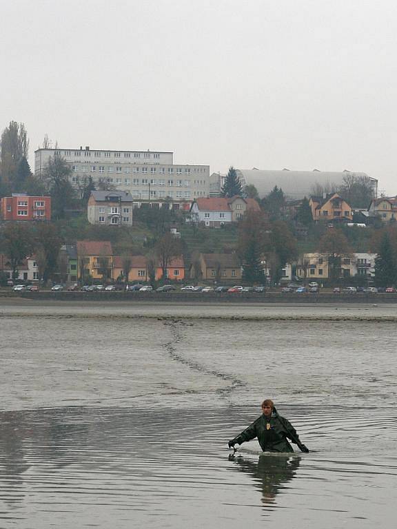 O víkendu ovládl Jedovnice tradiční výlov tamního rybníka Olšovce. Na hrázi se tak v sobotu a v neděli prodávaly čerstvé ryby. Výlov doplnil také dvoudenní jarmark.