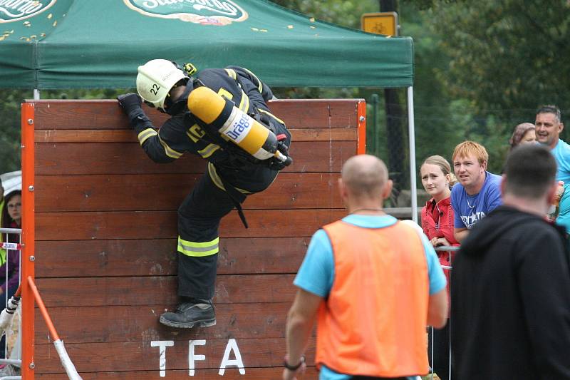 Doubravičtí hasiči pořádali druhý ročník soutěže TFA. Nejtvrdší hasič přežije. Závodila padesátka mužů a čtrnáct žen.