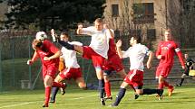 Fotbalisté Boskovic (v bílém) remizovali doma s favorizovanou Moravskou Slavií Brno 4:4. Domácí přitom ještě dvě minuty před koncem vedli 4:2. O výhru přišli až v nastavení.