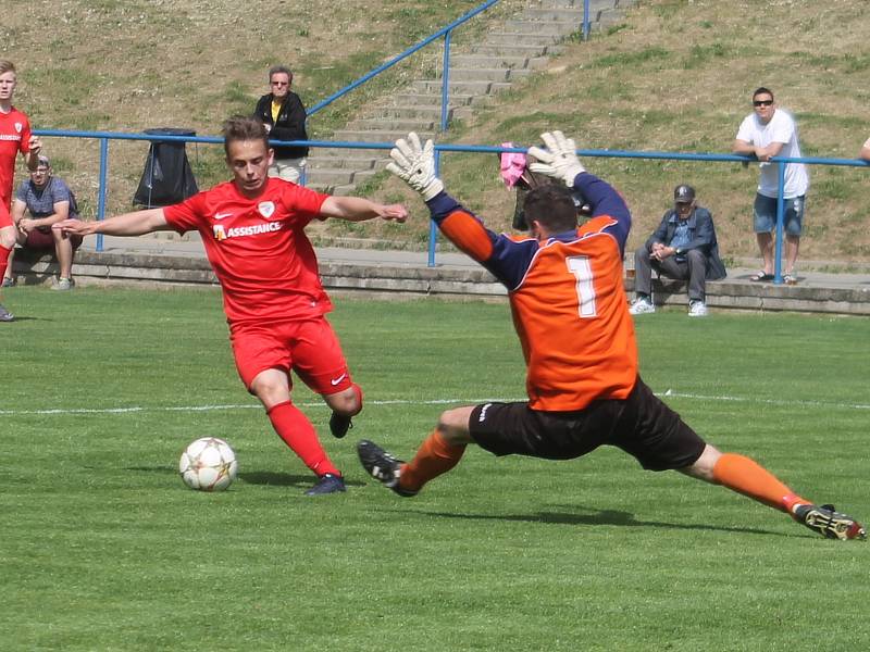 V utkání krajského přeboru fotbalistů porazil Tatran Bohunice (červené dresy) Olympii Ráječko 1:0 gólem Petra Švancary.