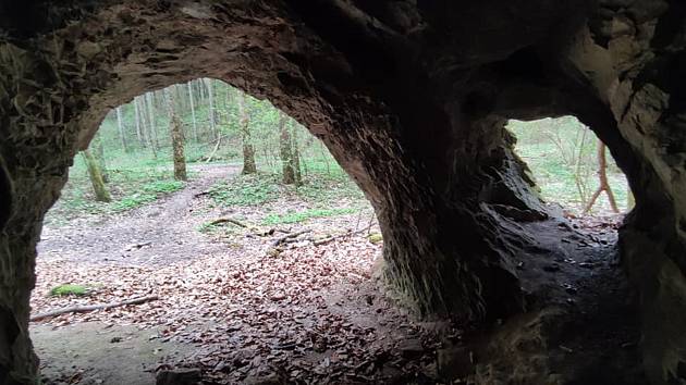 Okolí Sloupsko - šošůvské jeskyně je plné malých i větších volně přístupných jeskyní.