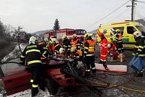 Nehoda v Závisti na Blanensku. Pro vážně zraněného muže přiletěl vrtulník.