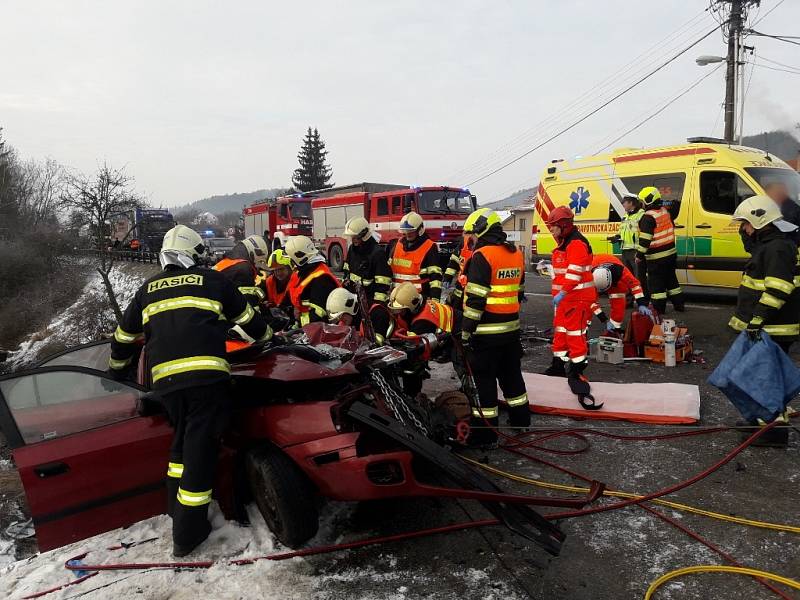 Nehoda v Závisti na Blanensku. Pro vážně zraněného muže přiletěl vrtulník.