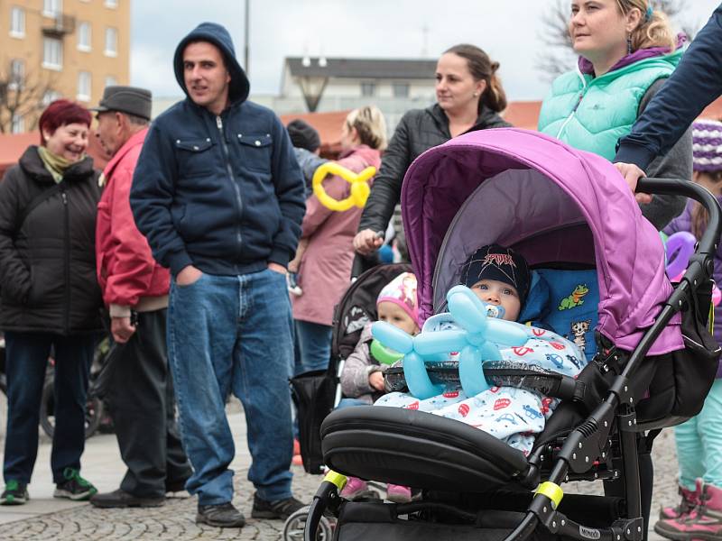 Závod dětských kočárků pobavil v Blansku nejen rodiče.