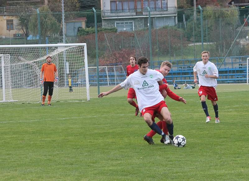 Fotbalisté Boskovic (v bílém) remizovali doma s favorizovanou Moravskou Slavií Brno 4:4. Domácí přitom ještě dvě minuty před koncem vedli 4:2. O výhru přišli až v nastavení.