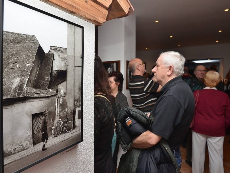  Soubor fotografií zachycuje bývalou podobu města a život Letovických před víc jak pětadvaceti lety. 