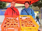 Kdo si koupil koláč, přispěl na domácí hospicovou péči. Akci Koláč pro domácí hospic pořádala Oblastní charita Blansko už pošesté. 