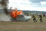 V neděli se do  Kotvrdovic  na Blanensku slétly nejrůznější stroje na pravidelný Letecký den. Na stoupené piloty >Royal Air Walach Force< pozdravil Valašský král jediný a nafurt Bolek Polívka.