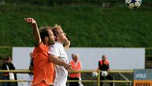 Fotbalisté Blanska (v oranžovém) porazili doma v divizním utkání Vyškov 3:2.