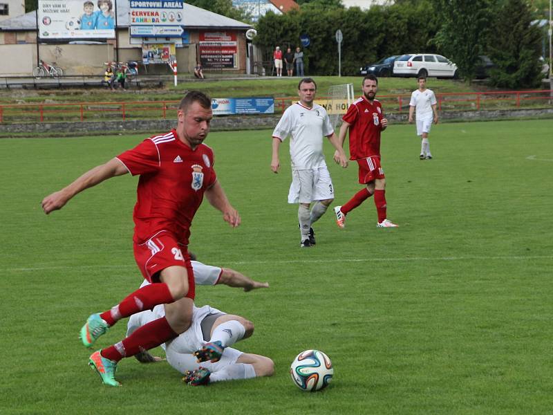 Hosté ze Žebětína to boskovickým fotbalistům usnadnili, přijeli jen v jedenácti. Domácí vyhráli 4:1.