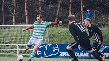 Fotbalisté Rájce-Jestřebí (zelenobílé dresy) v přípravě porazili Kunštát 6:3.