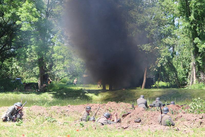 Klub vojenské historie Markland ve Skalici nad Svitavou uspořádal rekonstrukci bitvy mezi Rudou armádou a německými vojáky.