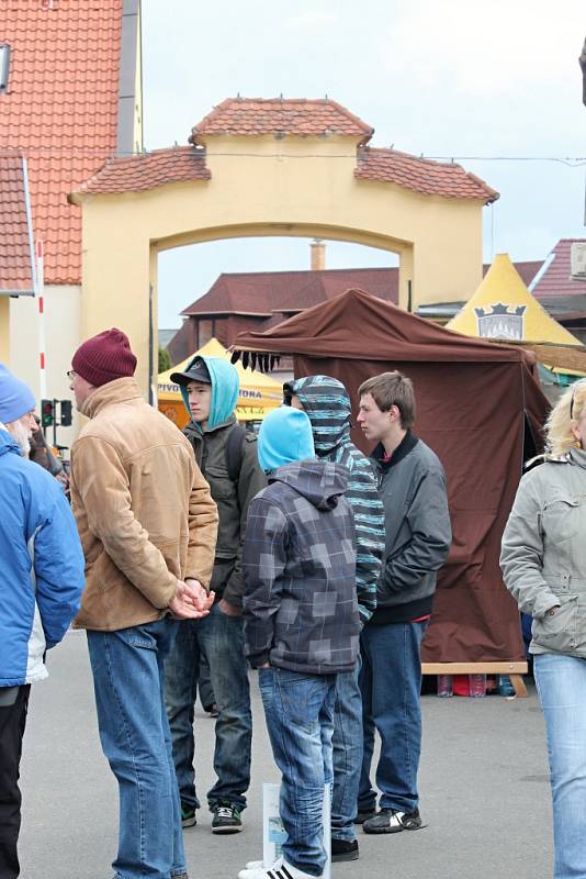 Lidé z Blanenska zahájili turistickou sezonu aprílovým výšlapem. V jeho cíli trhli rekord v počtu lidí, kteří mají o kolečko víc. Turisté se vydali do černohorského pivovaru trasami z Blanska či Boskovic.