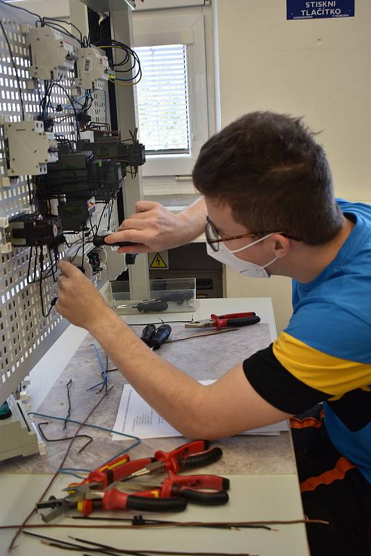 Studenti Střední školy technické a gastronomické Blansko opět nastoupili do odborného výcviku.