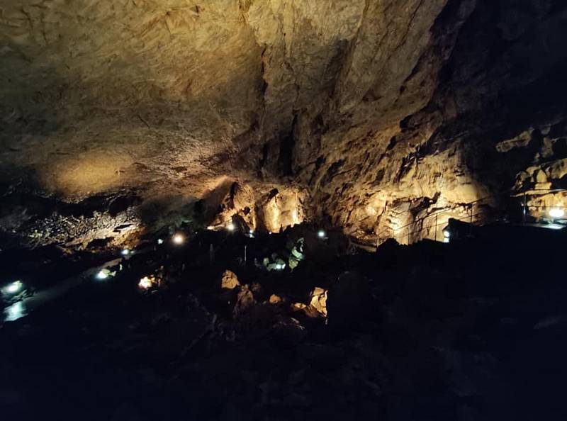 Pohled na jeskyně Moravského krasu a jejich okolí nikdy neomrzí.