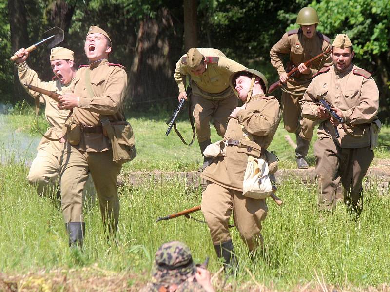 Klub vojenské historie Markland ve Skalici nad Svitavou uspořádal rekonstrukci bitvy mezi Rudou armádou a německými vojáky.