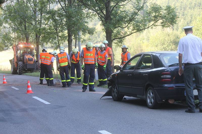 U Jedovnic ve směru na Křtiny se srazila dvě auta.