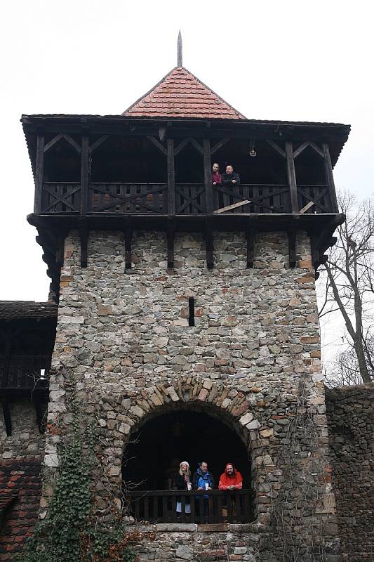 Nový hrad nedaleko Olomučan na Blanensku otevřel své brány. Turisty přilákal velikonoční jarmark.