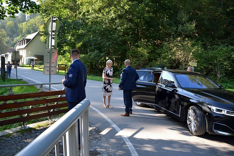 Prezident Petr Pavel s manželkou Evou navštívili v úterý odpoledne Blanensko. Nejprve zamířili na besedu se starosty do Domu přírody Moravského krasu.