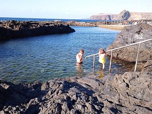 Grand Canaria nabízí moře i hory. Jako cíl cesty si ji vybrala i rodina malé Medy.